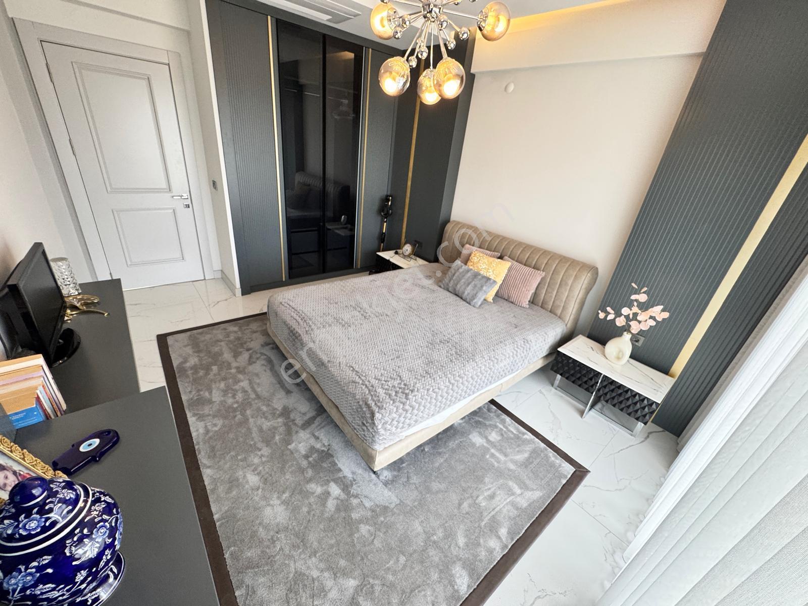 Kuşadası'nda 600m2 Özel Havuz Sauna+spor+sinema Odalı Lüks Villa - Görsel 30