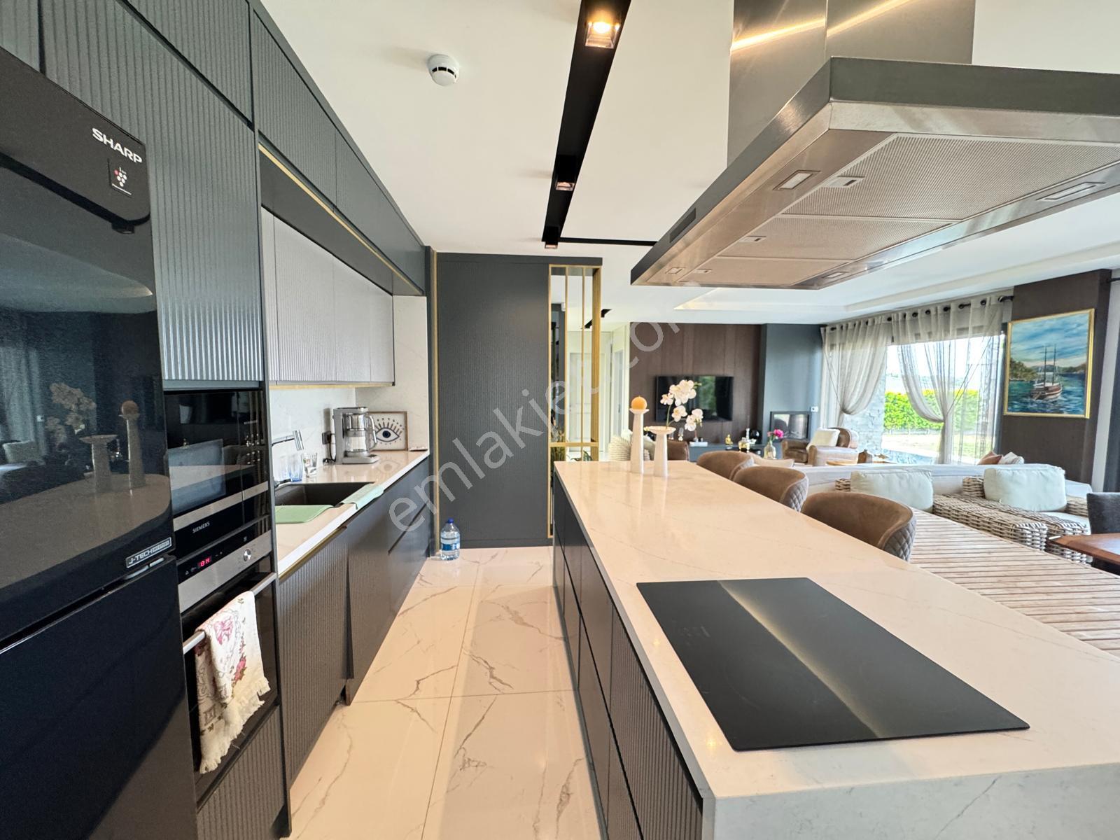 Kuşadası'nda 600m2 Özel Havuz Sauna+spor+sinema Odalı Lüks Villa - Görsel 17