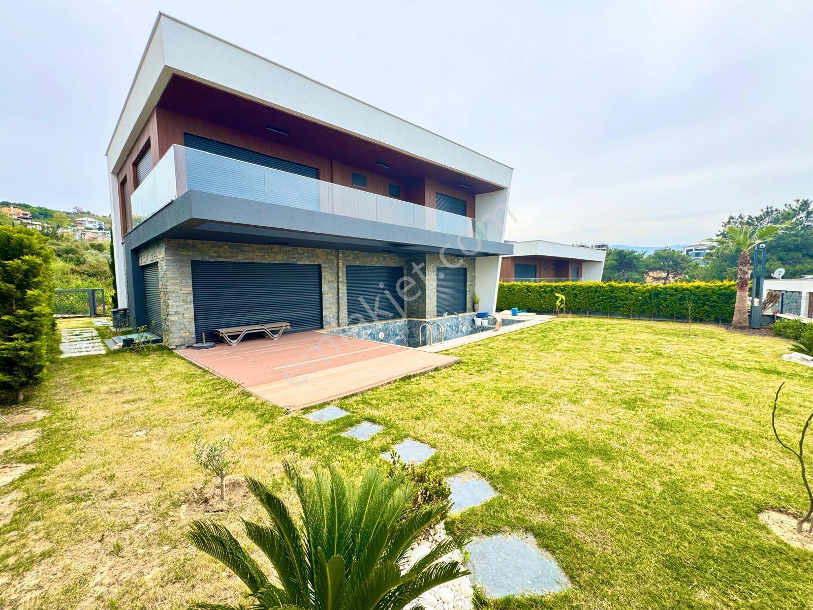 Kuşadası'nda 600m2 Özel Havuz Sauna+spor+sinema Odalı Lüks Villa - Görsel 3