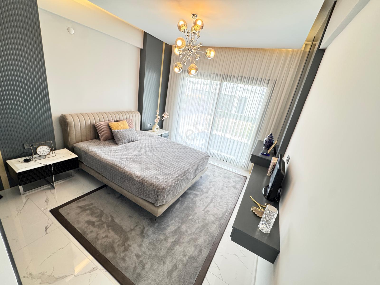 Kuşadası'nda 600m2 Özel Havuz Sauna+spor+sinema Odalı Lüks Villa - Görsel 31