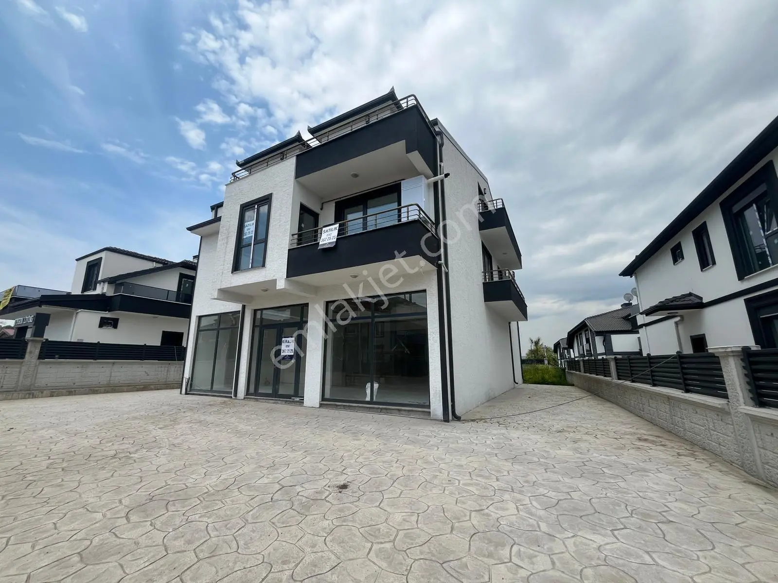Bahçe Kullanım Alanlı Ebeveyn Banyolu 2+1 Dubleks Satılık Daire