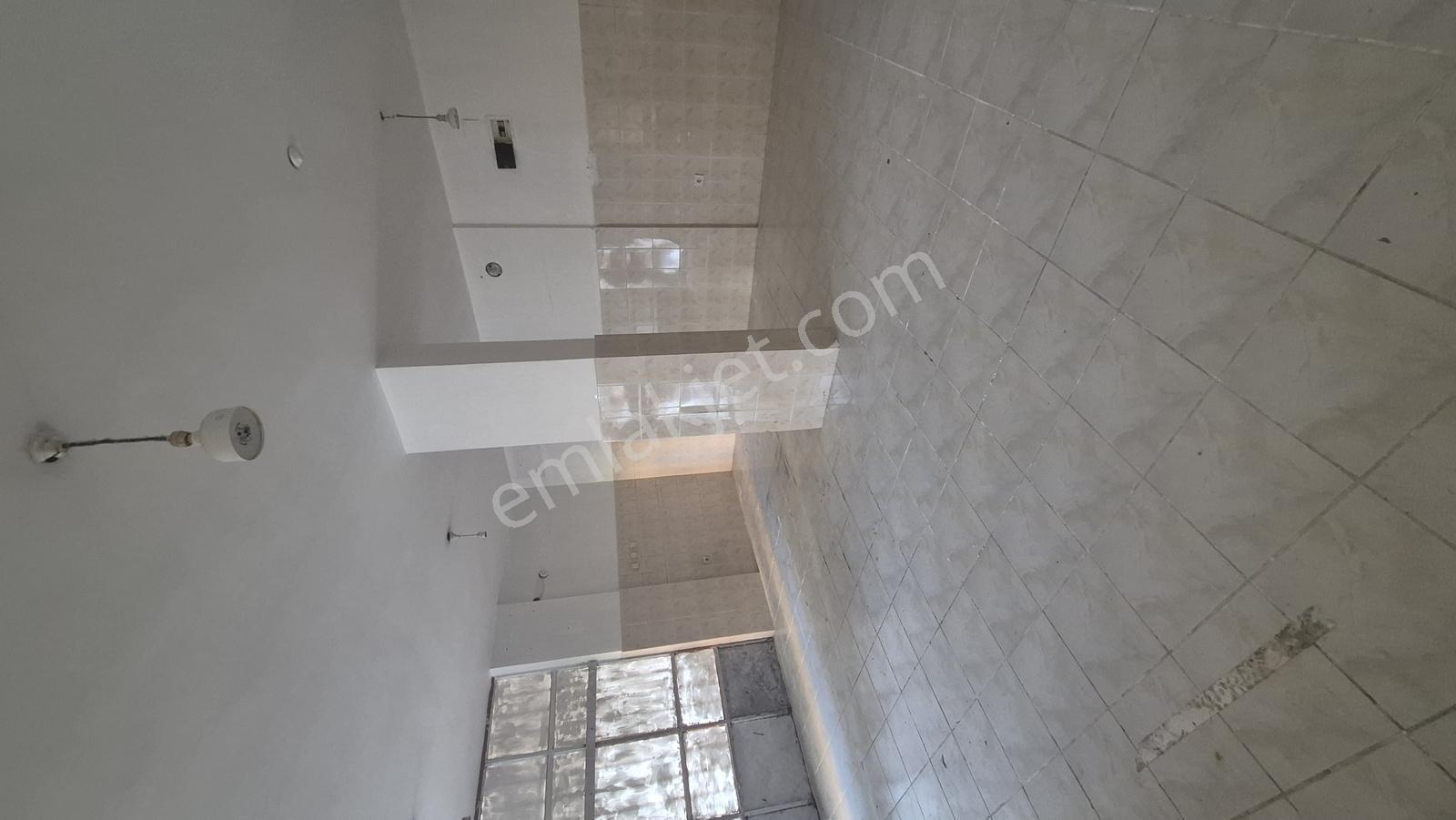 İnegöl Merkezde Vergi Dairesi Mevkii Kiralık 85 M2 Depo - Görsel 4