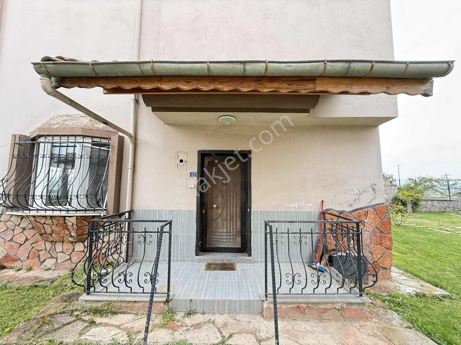 Balıkesir Pamukçu Site İçerisinde Eşyalı Kiralık 3+1 Villa - Görsel 9