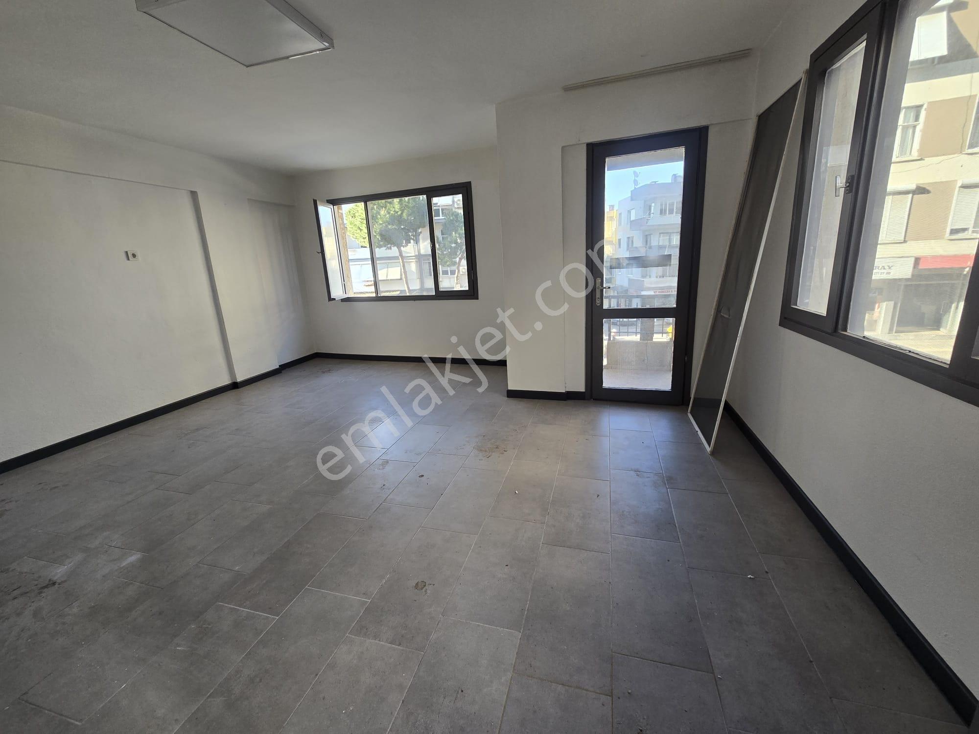Balçovada Sakarya Caddesi Üzeri İşlek Konumda Kiralık Dükkan - Görsel 19