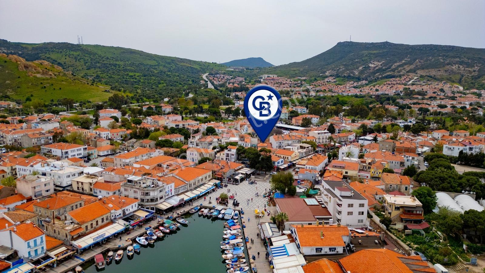 Eski Foça Merkezi Konumda Satılık Taş Bina