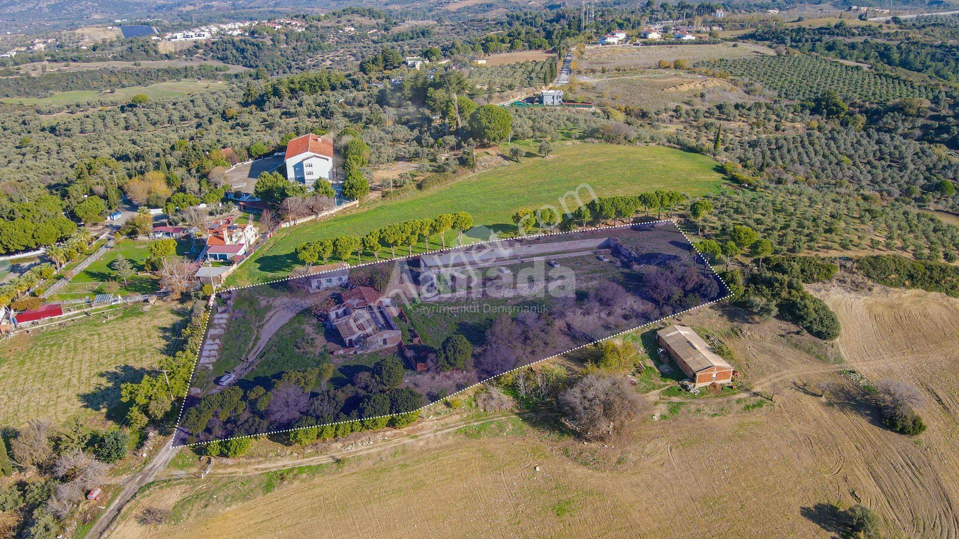 Kuşadası Soğucak Köyü Sınırında İmar Planı İçerisinde Tarla