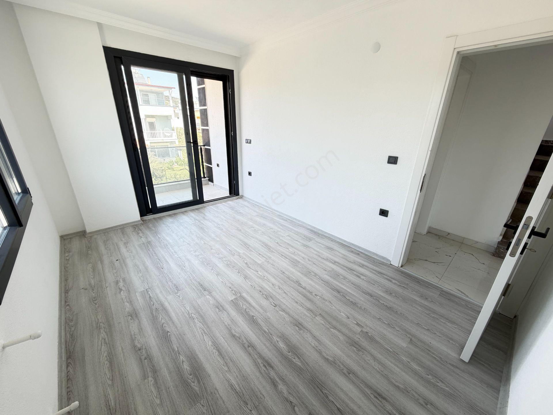 Seferihisar Doğanbey'de Denıze Yakın Satılık Genıs Bahcelı Sıfır 3+1 Villa - Görsel 24