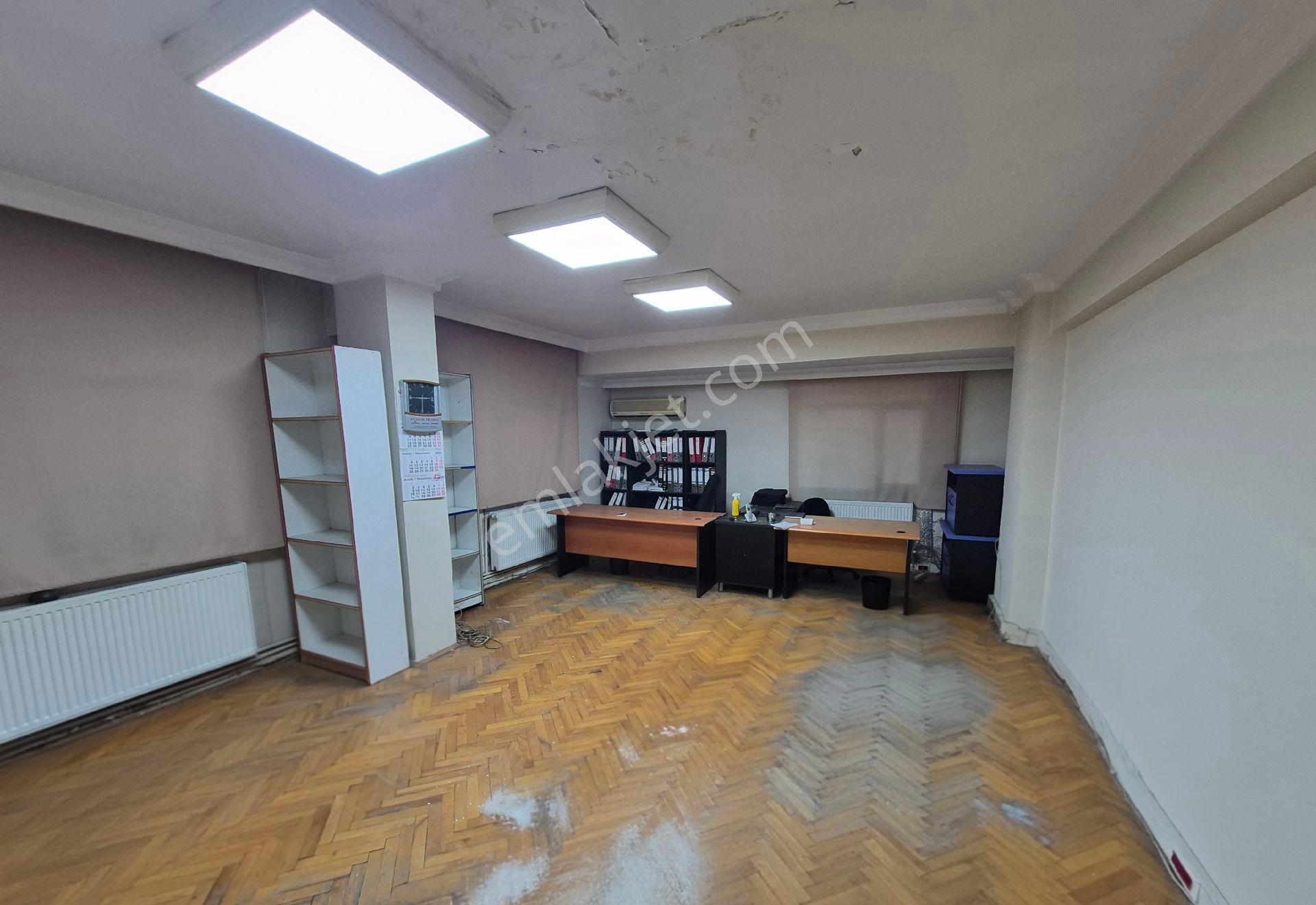 ​🏢 Demirtaşpaşa Metro Yakını 130 M² | Geniş Balkonlu 3+1 Ofis & Home Office - Görsel 4