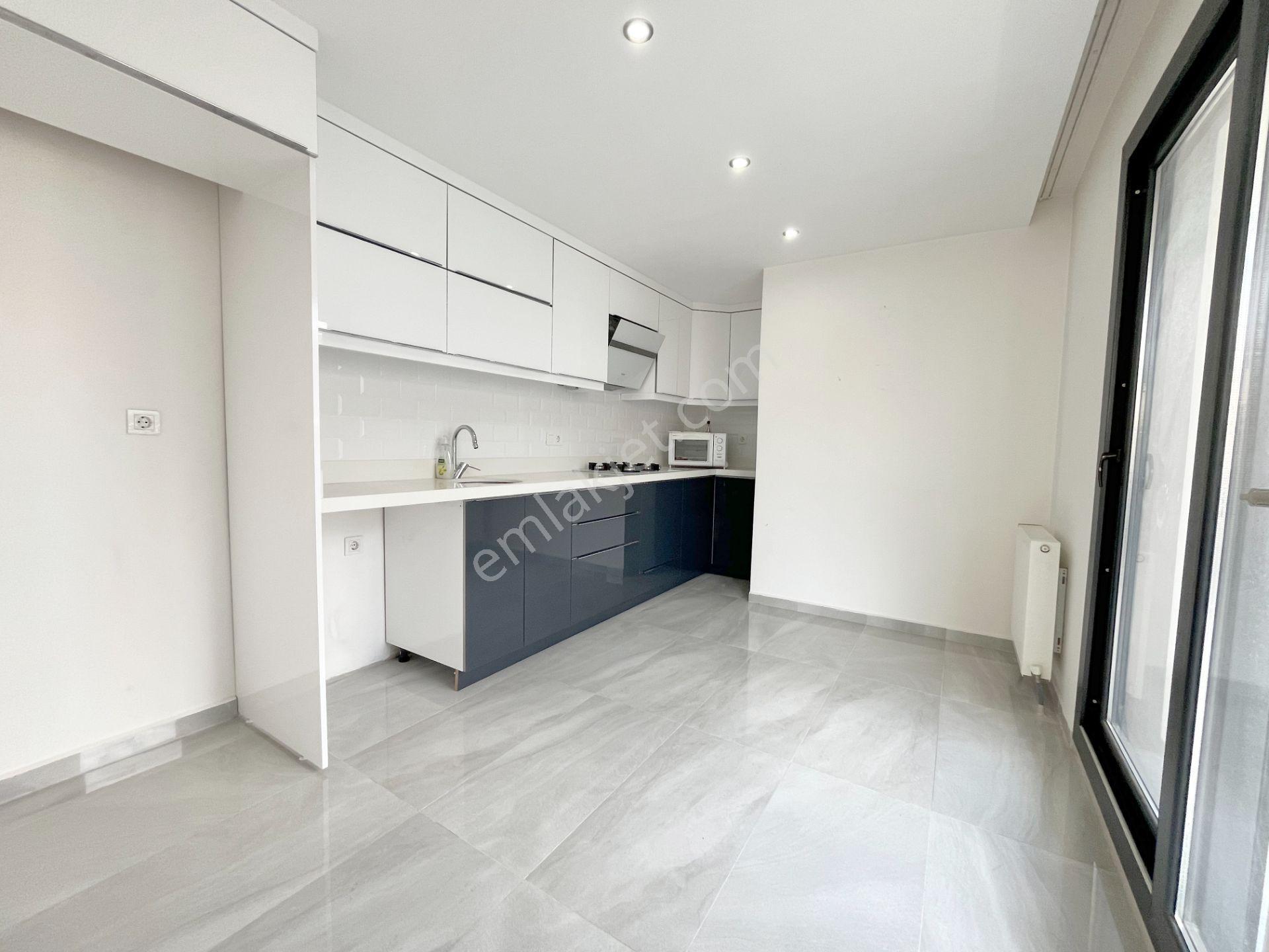 Dikili Merkez De Geniş Teraslı Satılık 4+1 Dubleks Daire