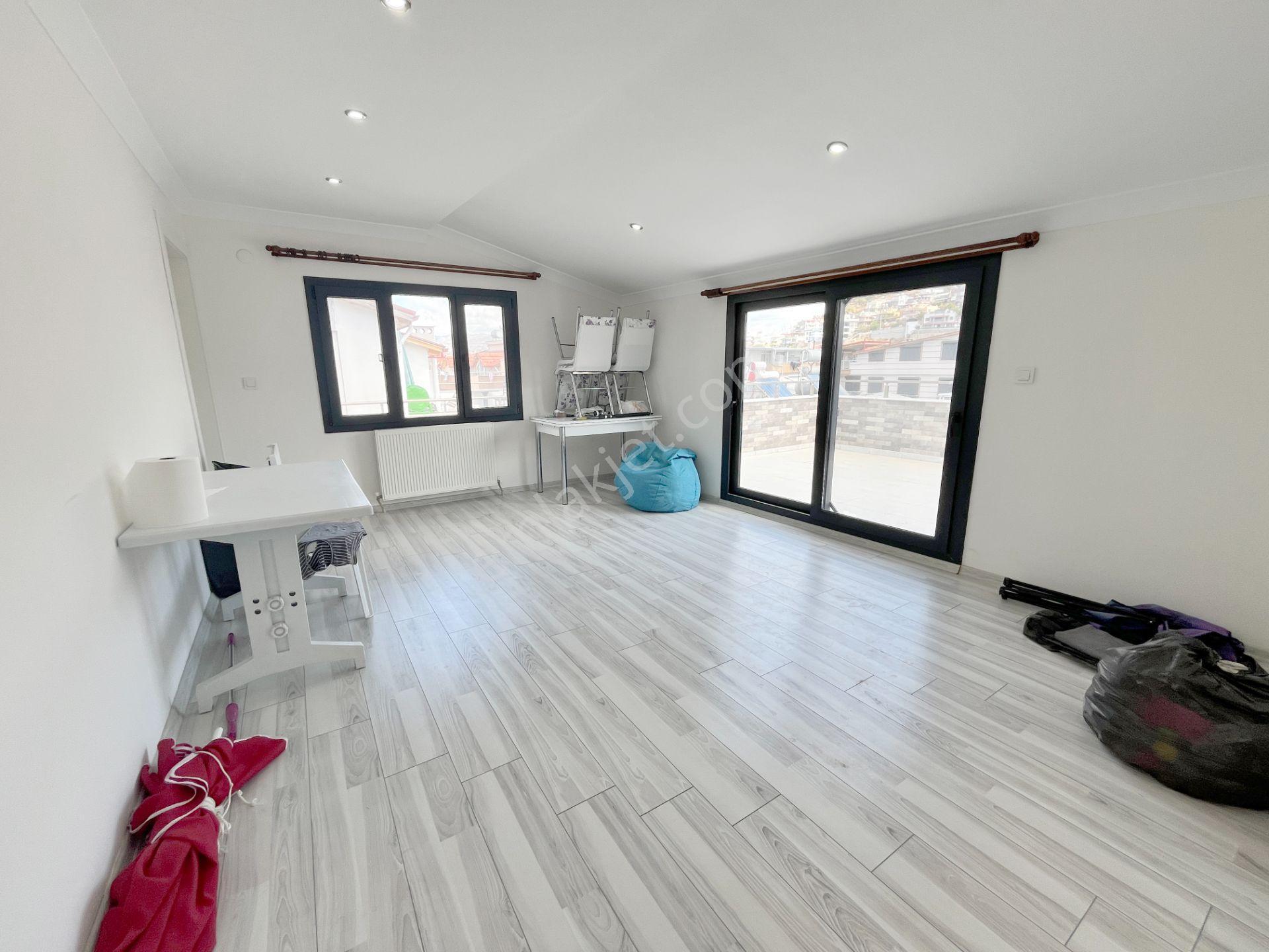 Dikili Merkez De Geniş Teraslı Satılık 4+1 Dubleks Daire - Görsel 24