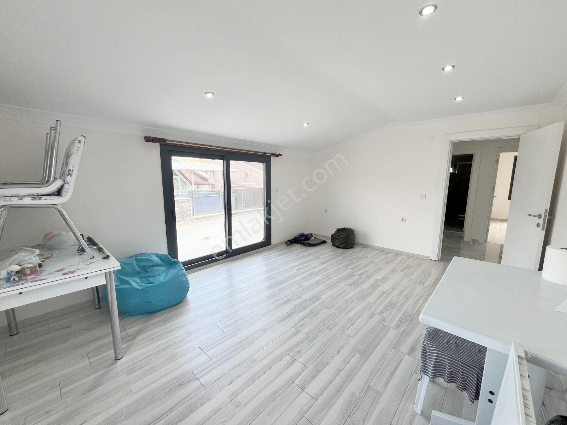 Dikili Merkez De Geniş Teraslı Satılık 4+1 Dubleks Daire - Görsel 26