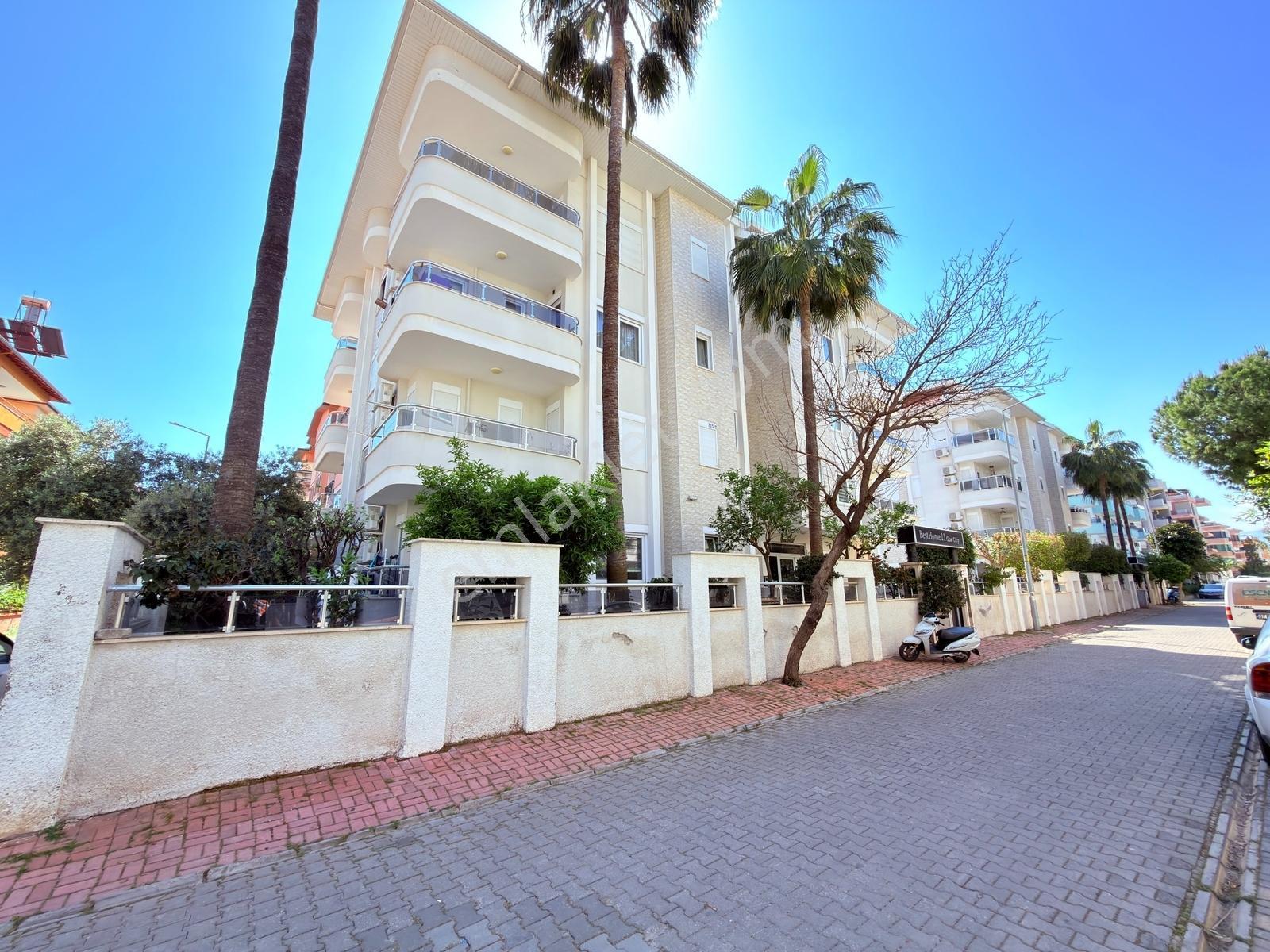 Alanya Oba'da Denize 300 Mt Mesafede, Satılık 3+1 Dublex Daire