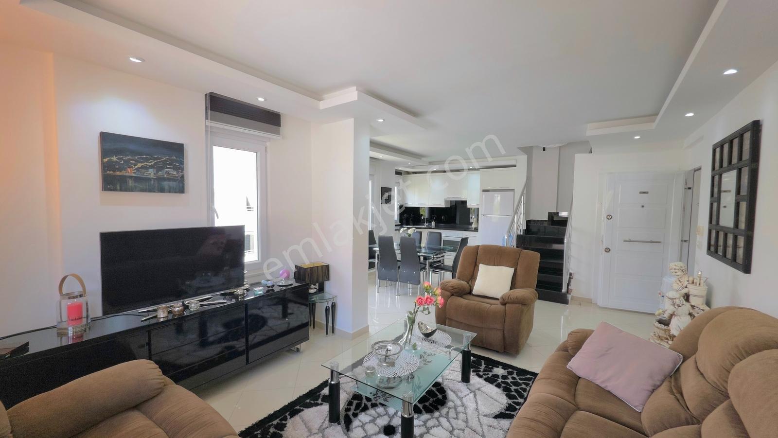 Alanya Oba'da Denize 300 Mt Mesafede, Satılık 3+1 Dublex Daire - Görsel 8