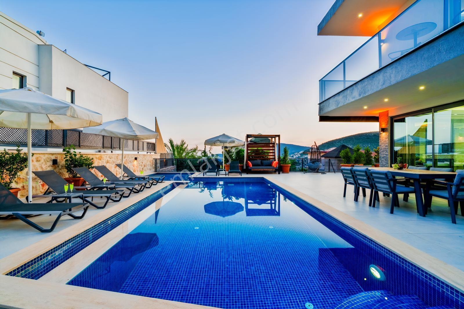 Kalkan Kızıltaşta Deniz Manzaralı Lüks Villa - Görsel 13