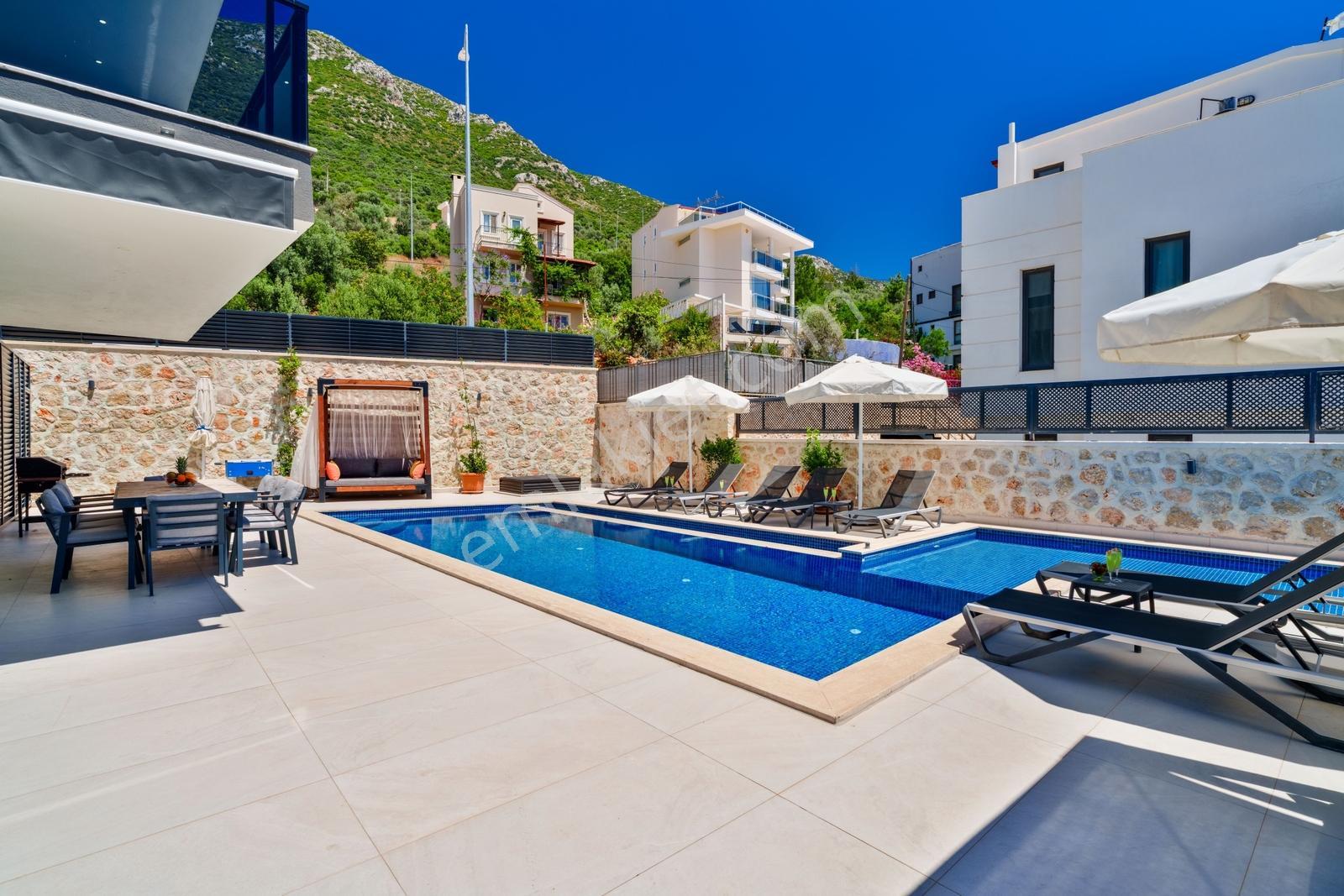 Kalkan Kızıltaşta Deniz Manzaralı Lüks Villa - Görsel 23