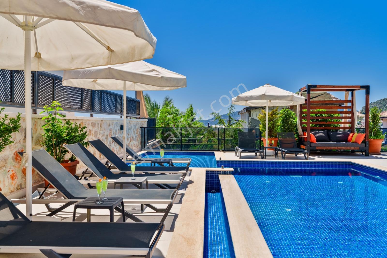 Kalkan Kızıltaşta Deniz Manzaralı Lüks Villa - Görsel 14