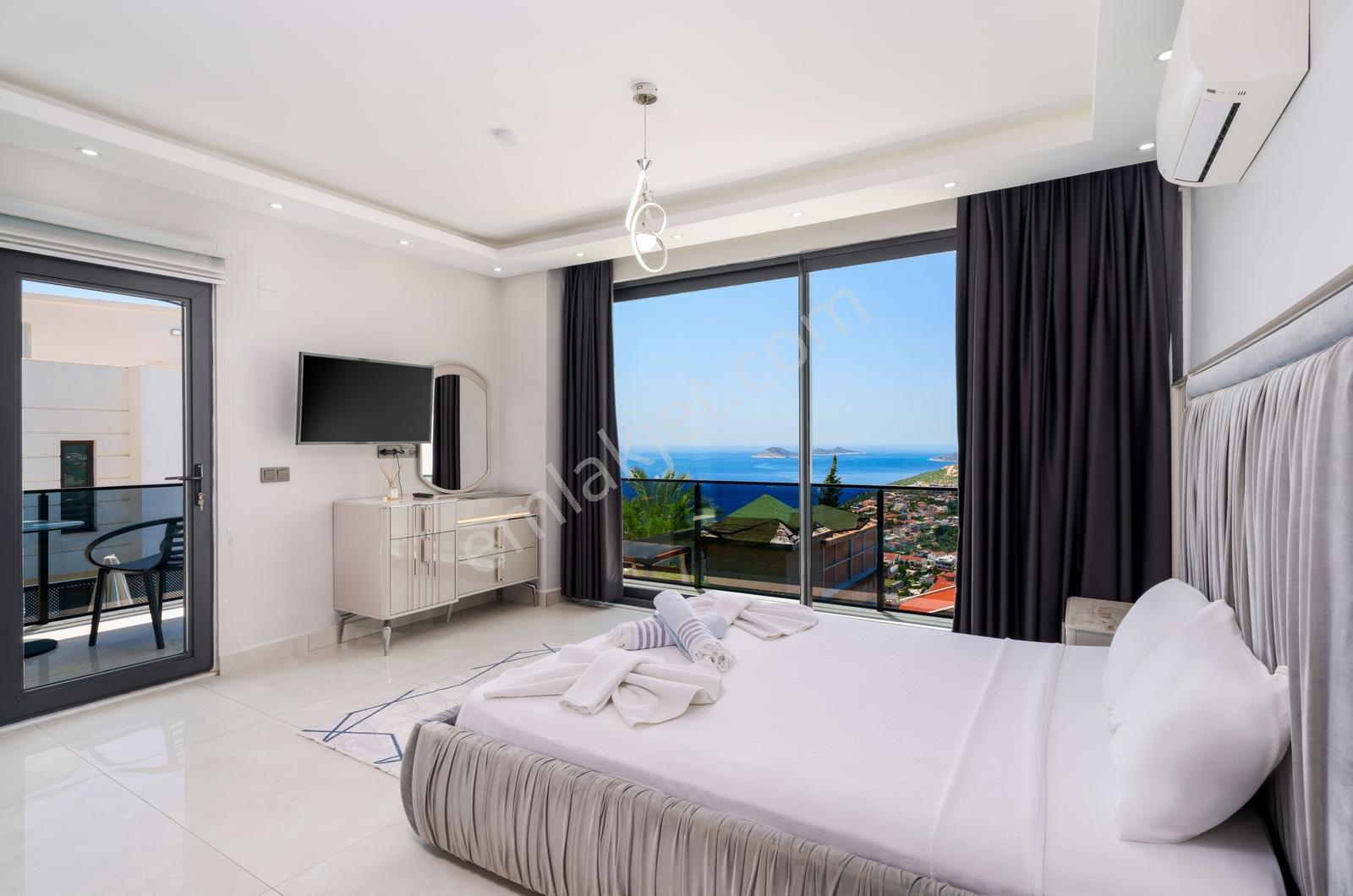Kalkan Kızıltaşta Deniz Manzaralı Lüks Villa - Görsel 18