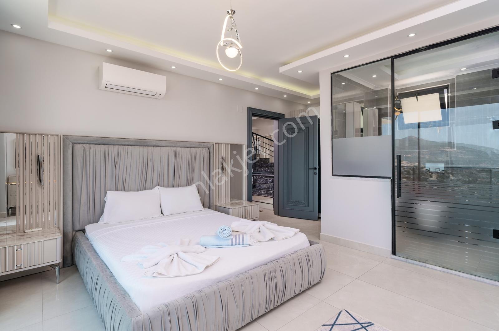 Kalkan Kızıltaşta Deniz Manzaralı Lüks Villa - Görsel 32