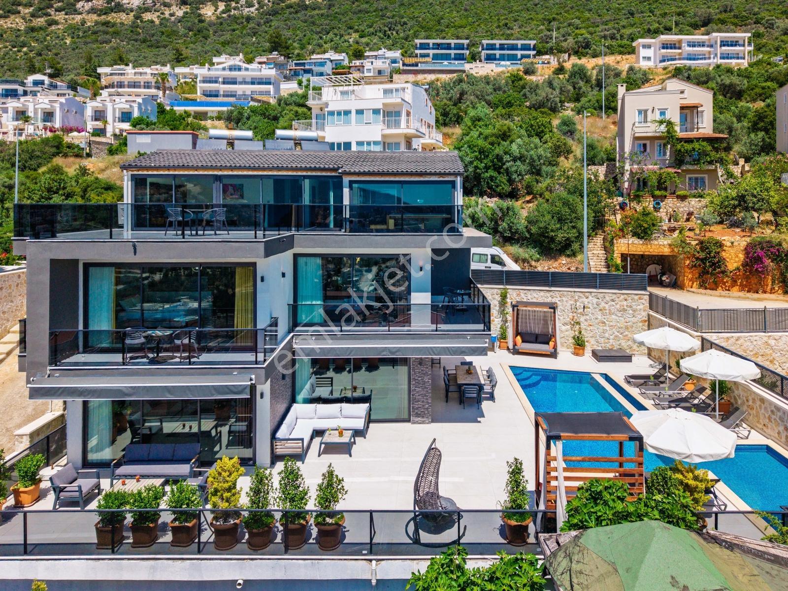 Kalkan Kızıltaşta Deniz Manzaralı Lüks Villa - Görsel 22