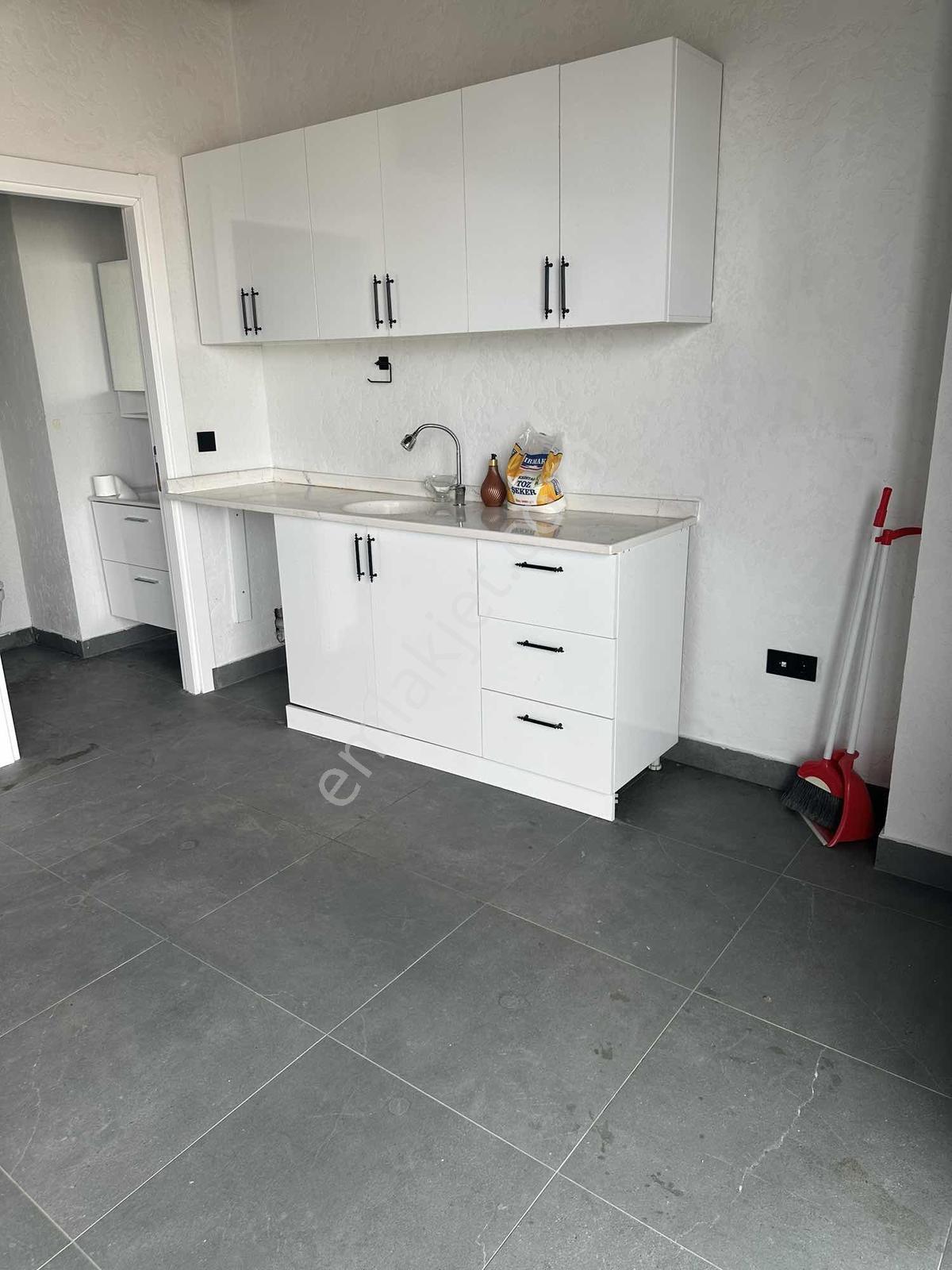 Ostim Köşe İvedkte 47m2 12 Kat Çok Kullanışlı Köşe Ofis