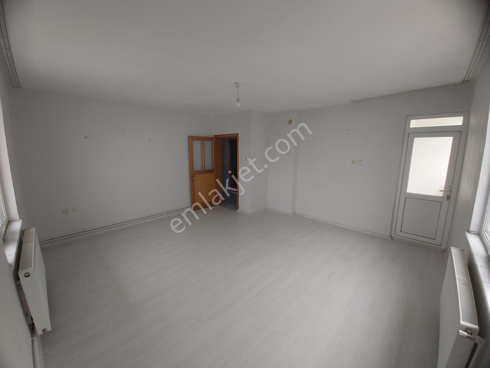 2+1 125 Metre Net Kullanım Alanı Balkonlu Ferah Daire - Görsel 9