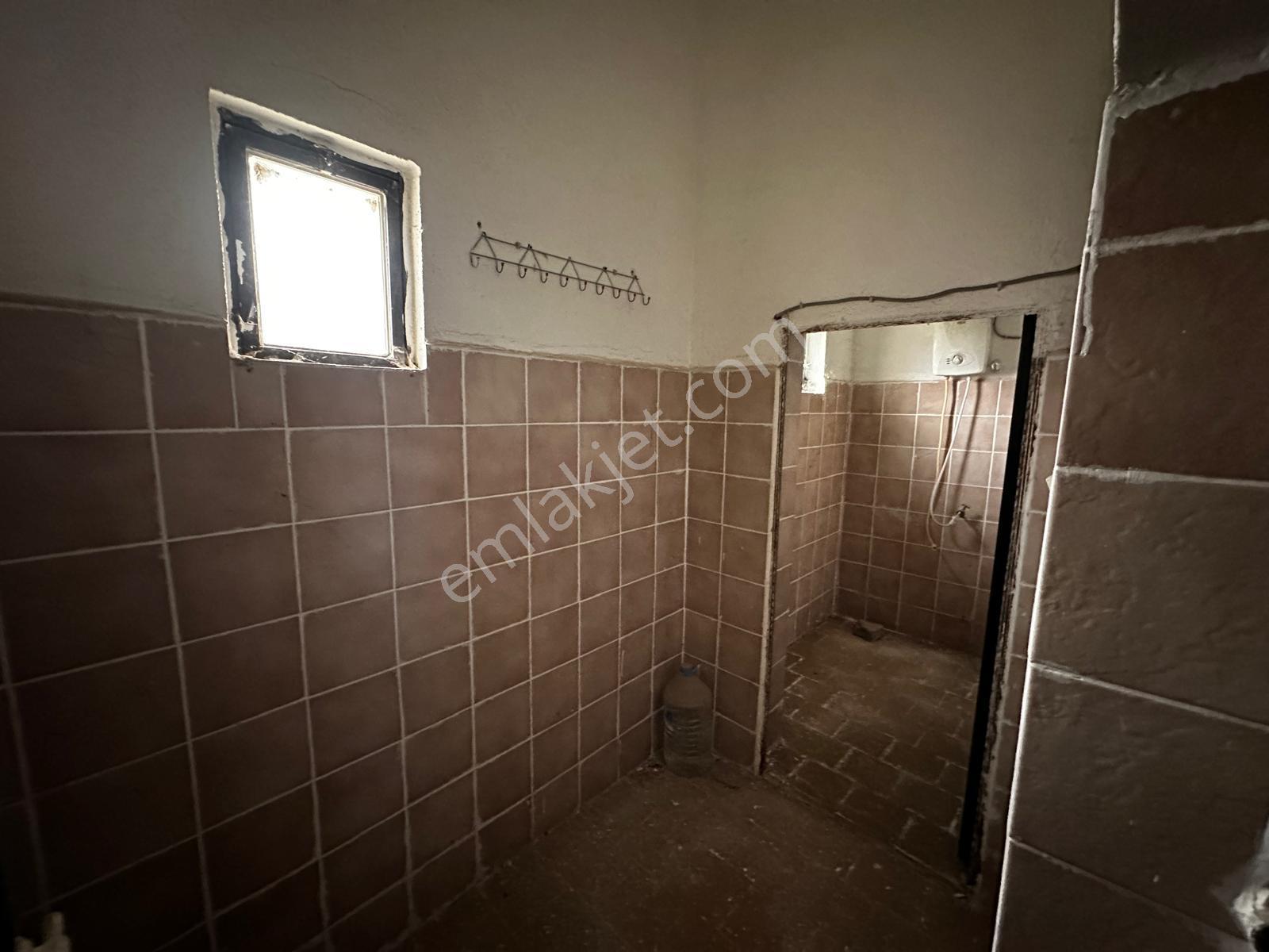 Uşak Eşme Kayalı Köyünde Satılık Müstakil Ev - Görsel 9