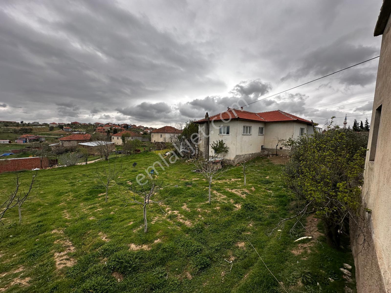 Uşak Eşme Kayalı Köyünde Satılık Müstakil Ev - Görsel 14