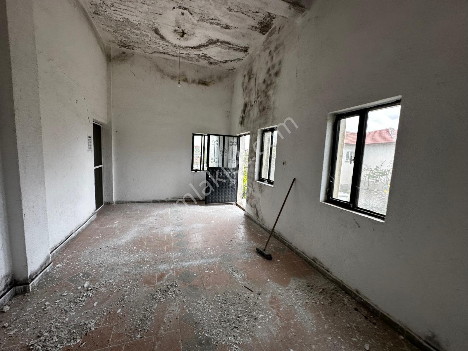Uşak Eşme Kayalı Köyünde Satılık Müstakil Ev - Görsel 17