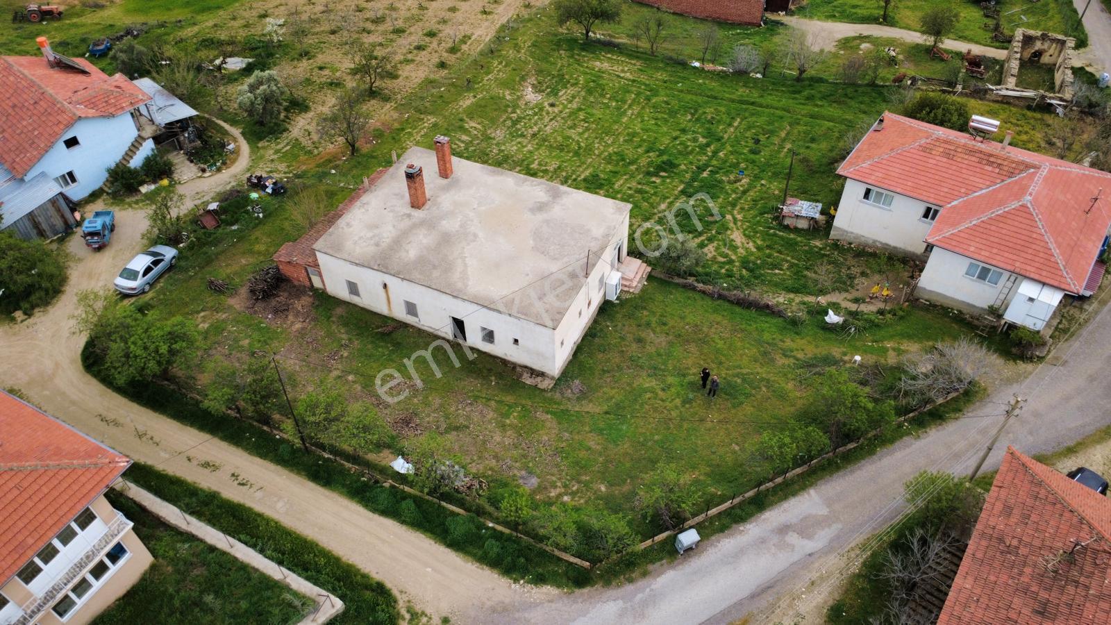 Uşak Eşme Kayalı Köyünde Satılık Müstakil Ev - Görsel 13