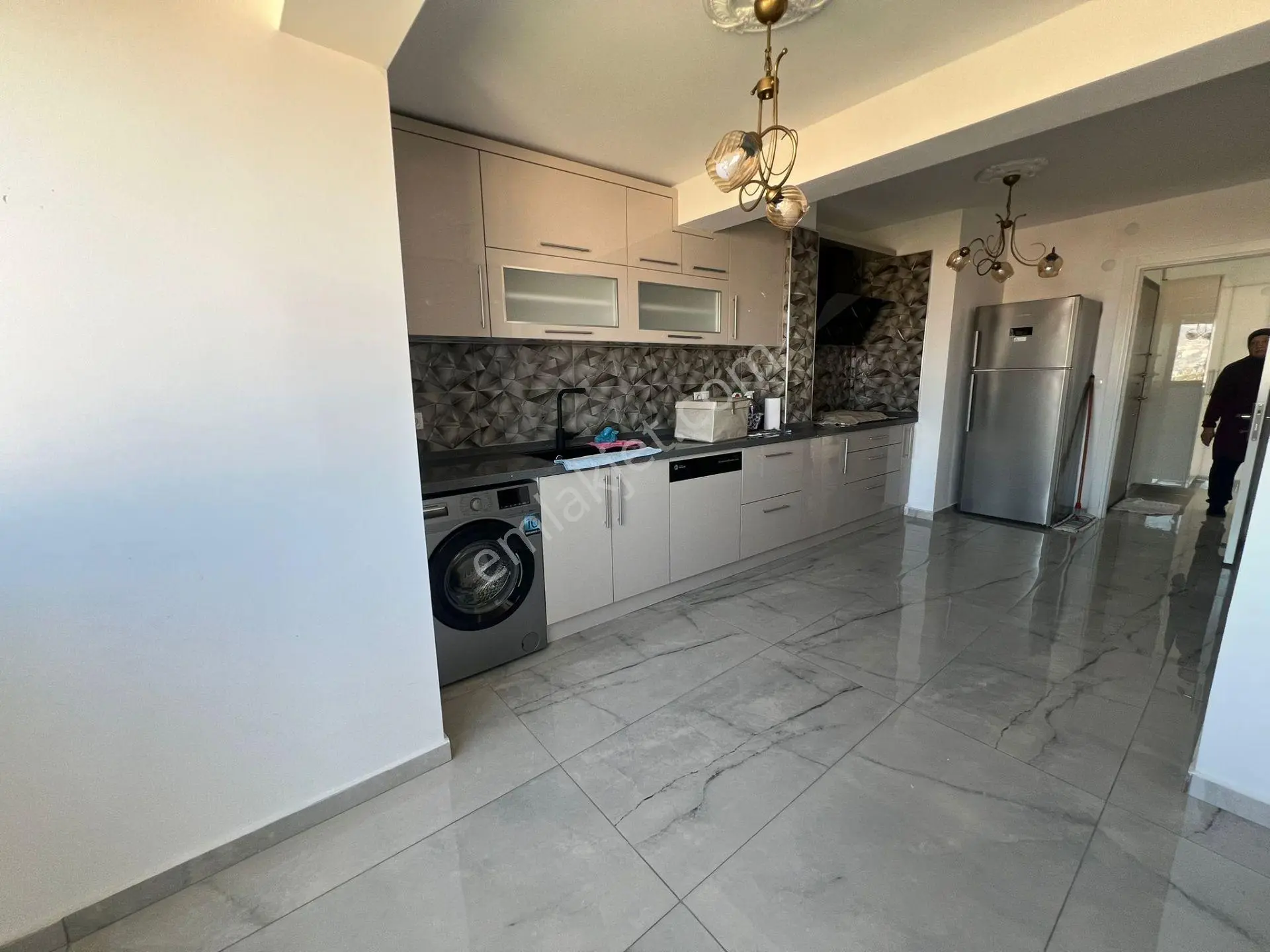 Acil Konak Agora Antik Kent Yakını 2+1 100m2 Asansörlü Deniz Manzaralı Lüx Daire - Görsel 4