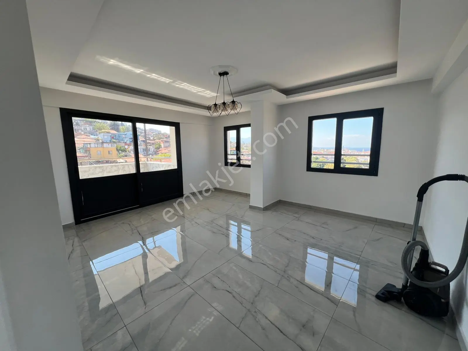 Acil Konak Agora Antik Kent Yakını 2+1 100m2 Asansörlü Deniz Manzaralı Lüx Daire - Görsel 2