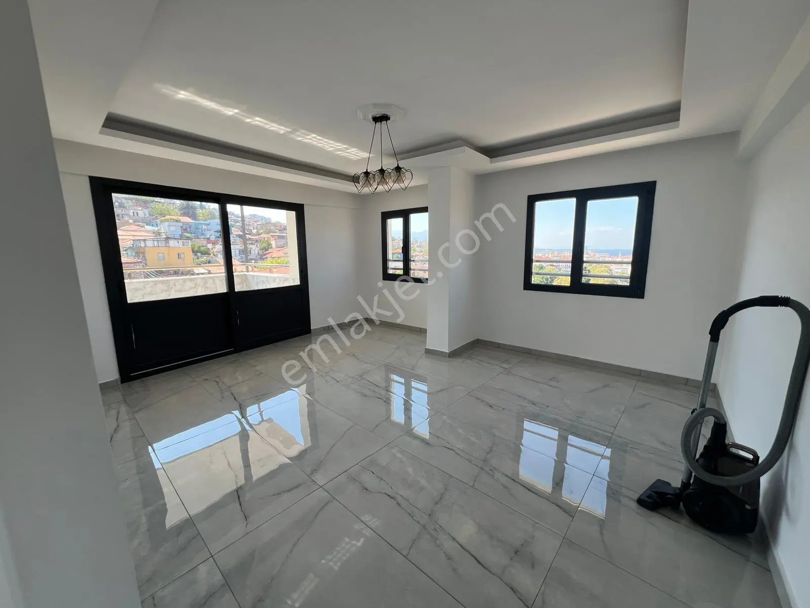Acil Konak Agora Antik Kent Yakını 2+1 100m2 Asansörlü Deniz Manzaralı Lüx Daire