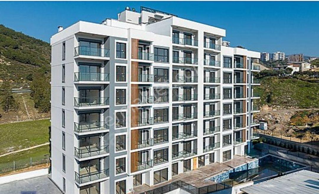 Bayraklı Onur Mh.havuzlu Güvenlikli Sitede Satılık 1+1 Sıfır