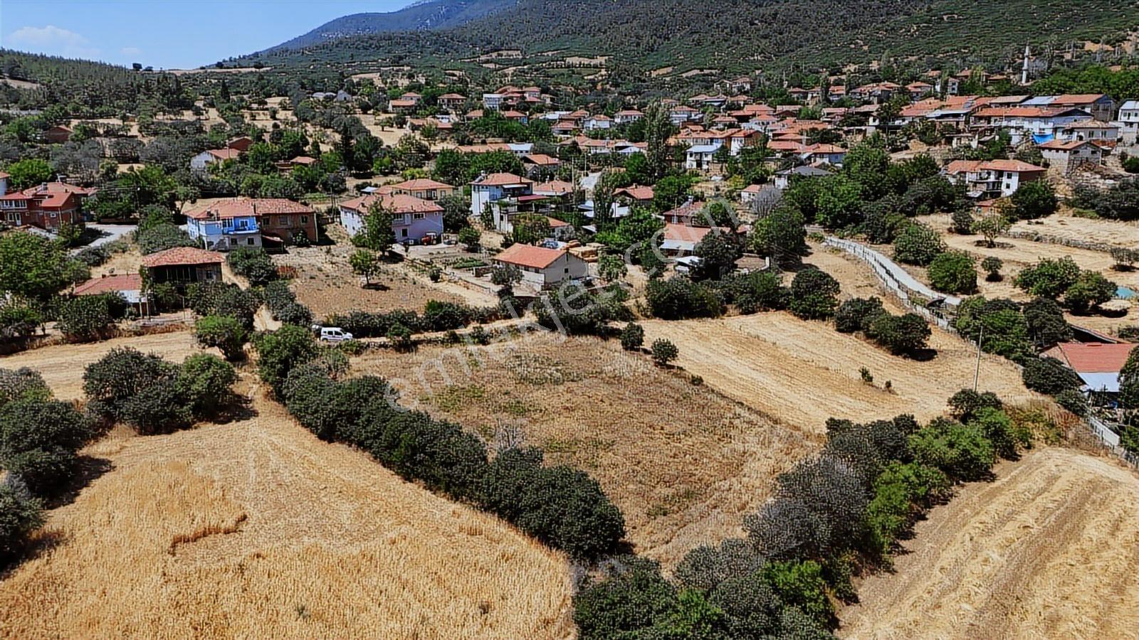 Burdur Merkez 2120m2 Arsa Tamamı Köy Yerleşik Alanında Kalmakta