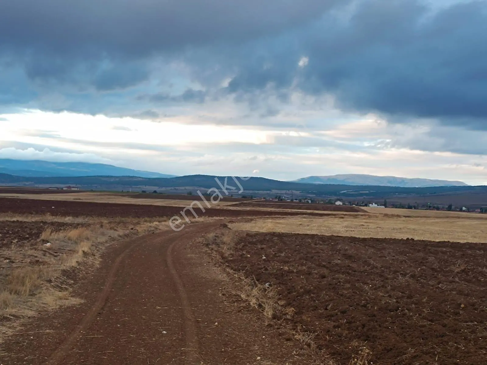 Kütahya Aslanapa İlçe Merkezinde Resmi Yola Cephe Fırsat Arazi - Görsel 23
