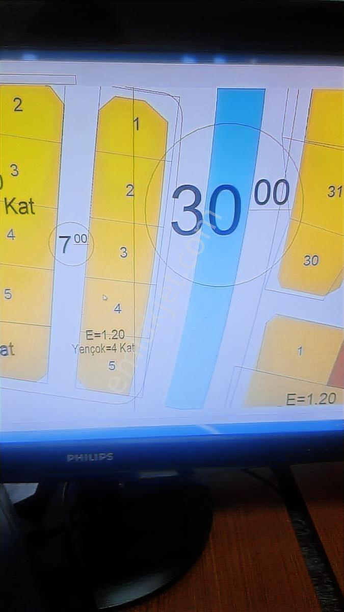 Osmancık Gemici Mahallesi 4 Kata İmarlı Çift Yola Cephe Arsa