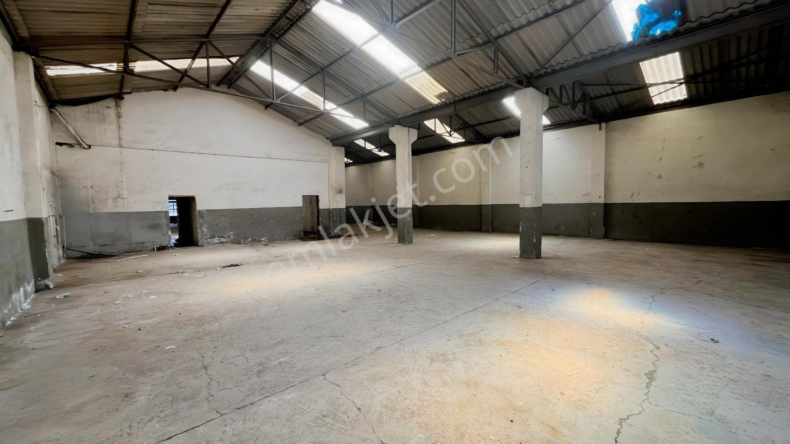 Balıkesir Karesi Paşaalanı 4. Kapıda Kiralık İşyeri/depo