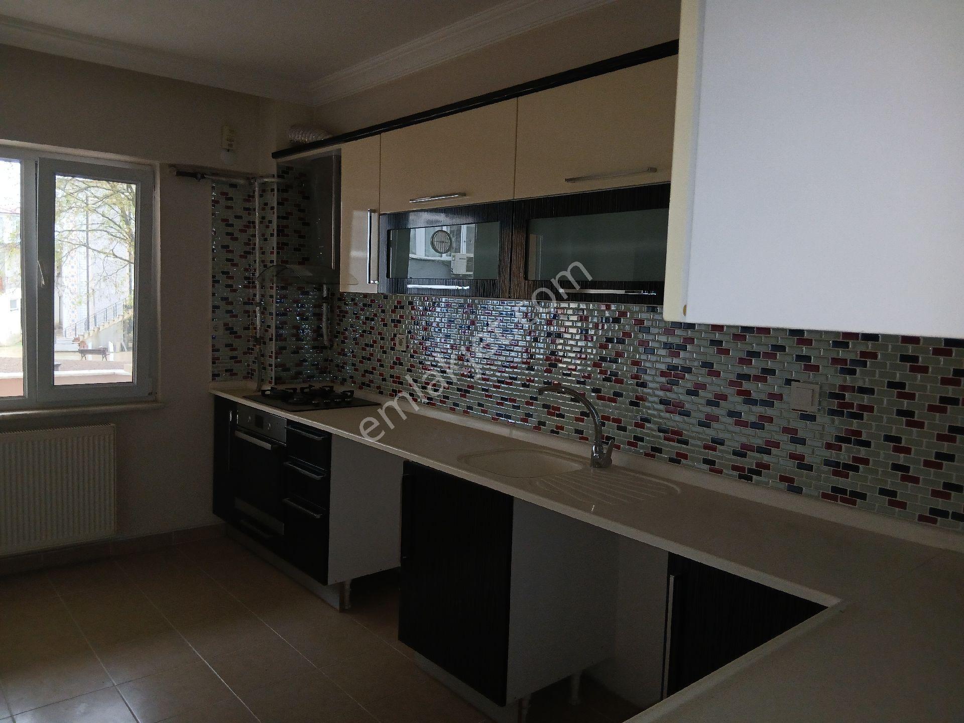 Neviye Mah Ertekin Evkerinde Ara Kat 125 M² 3 +1 Ebeveyin Banyolu Lokasyonu Düzgün - Görsel 4