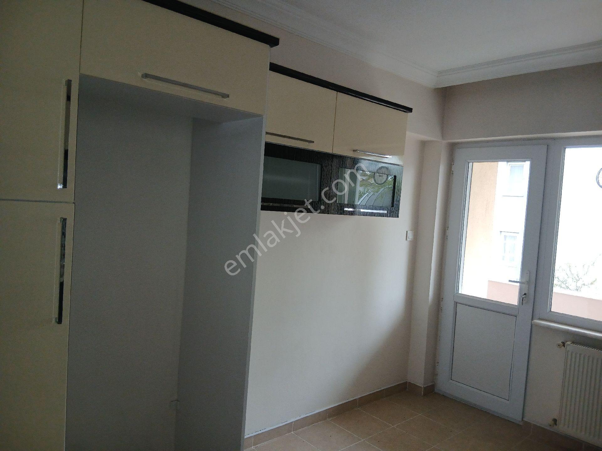 Neviye Mah Ertekin Evkerinde Ara Kat 125 M² 3 +1 Ebeveyin Banyolu Lokasyonu Düzgün - Görsel 5