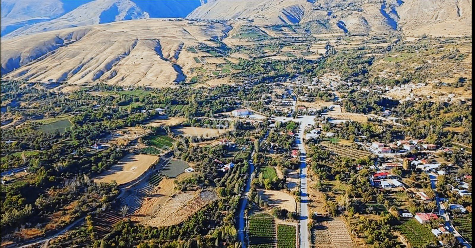 ERZİNCAN ÜZÜMLÜ MERKEZ 5 KM KARAKAYADA 6710 M2 FIRSAT PARSEL