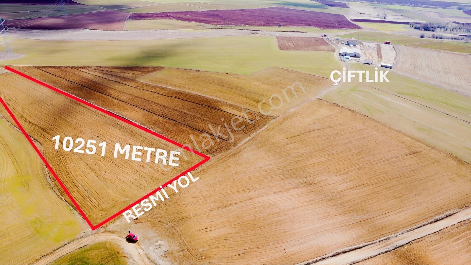 Nevşehir Hacıbektaş Zır Mah. 10250 Metre Çiftlik Yapılabilir