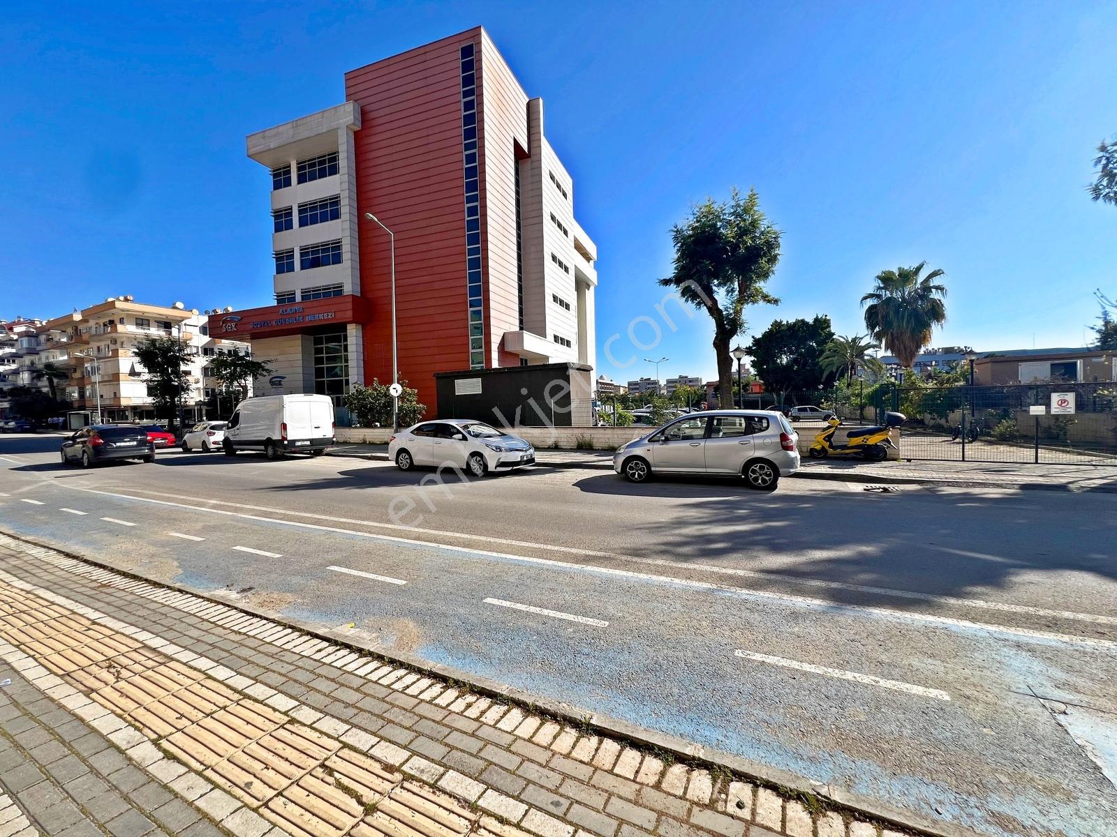 Alanya Merkezde Satılık 25 M2 İşlek Cadde Üzerinde Kupon Dükkan - Görsel 30
