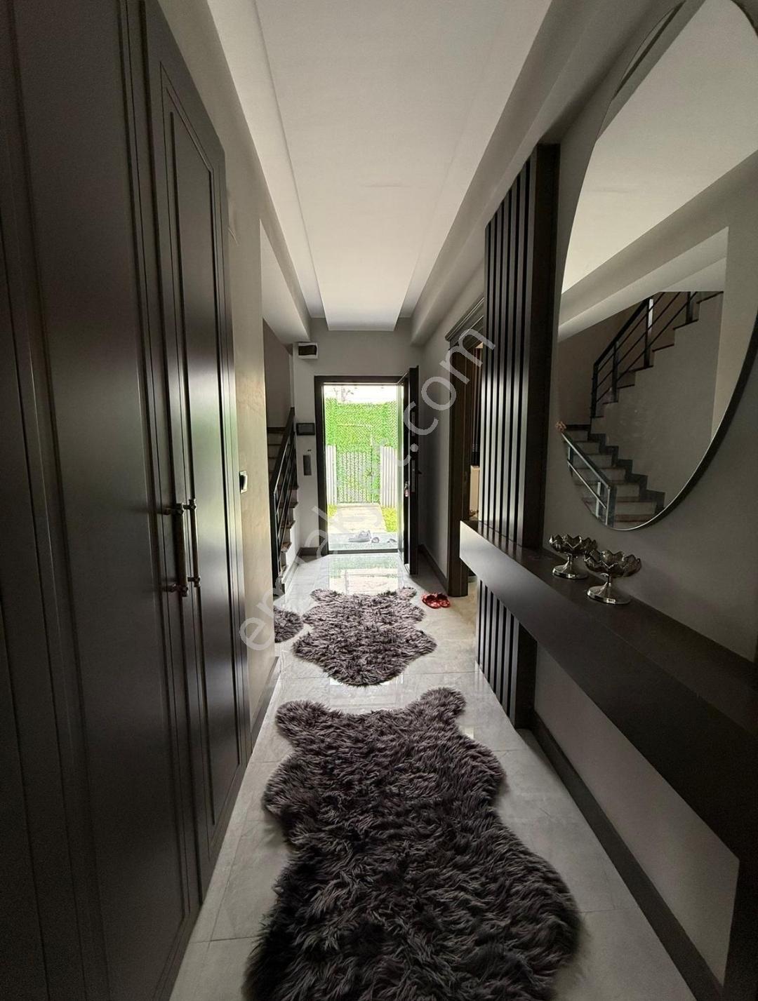 Amaç'tan Villa Bölgesi Bulvara Yakın 5+2 Kış Bahçeli Lüks Villa - Görsel 3