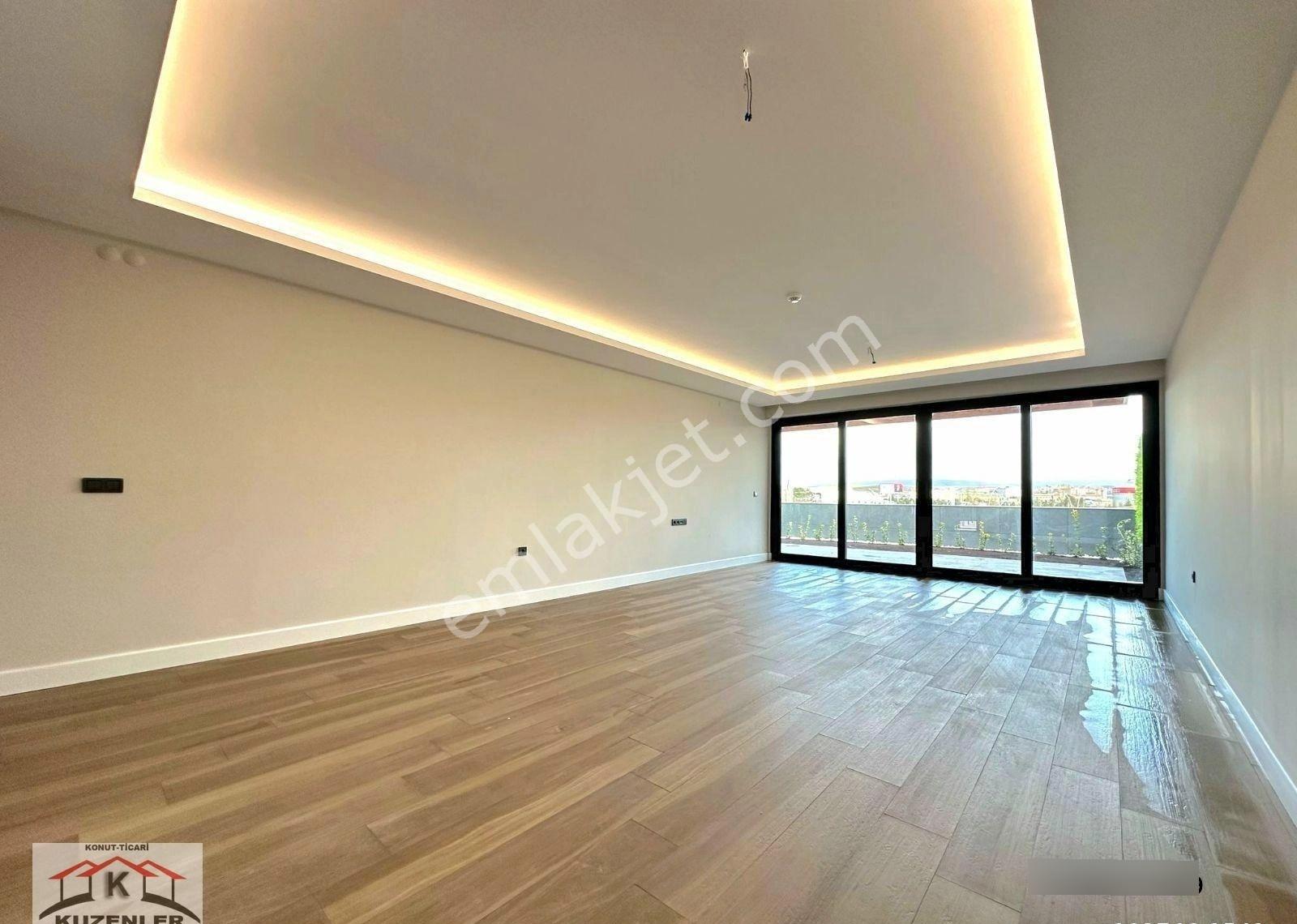 Kuzenler Emlak'tan 7/24 Güvenlik K.otoparklı Sitede 5+1 Villa