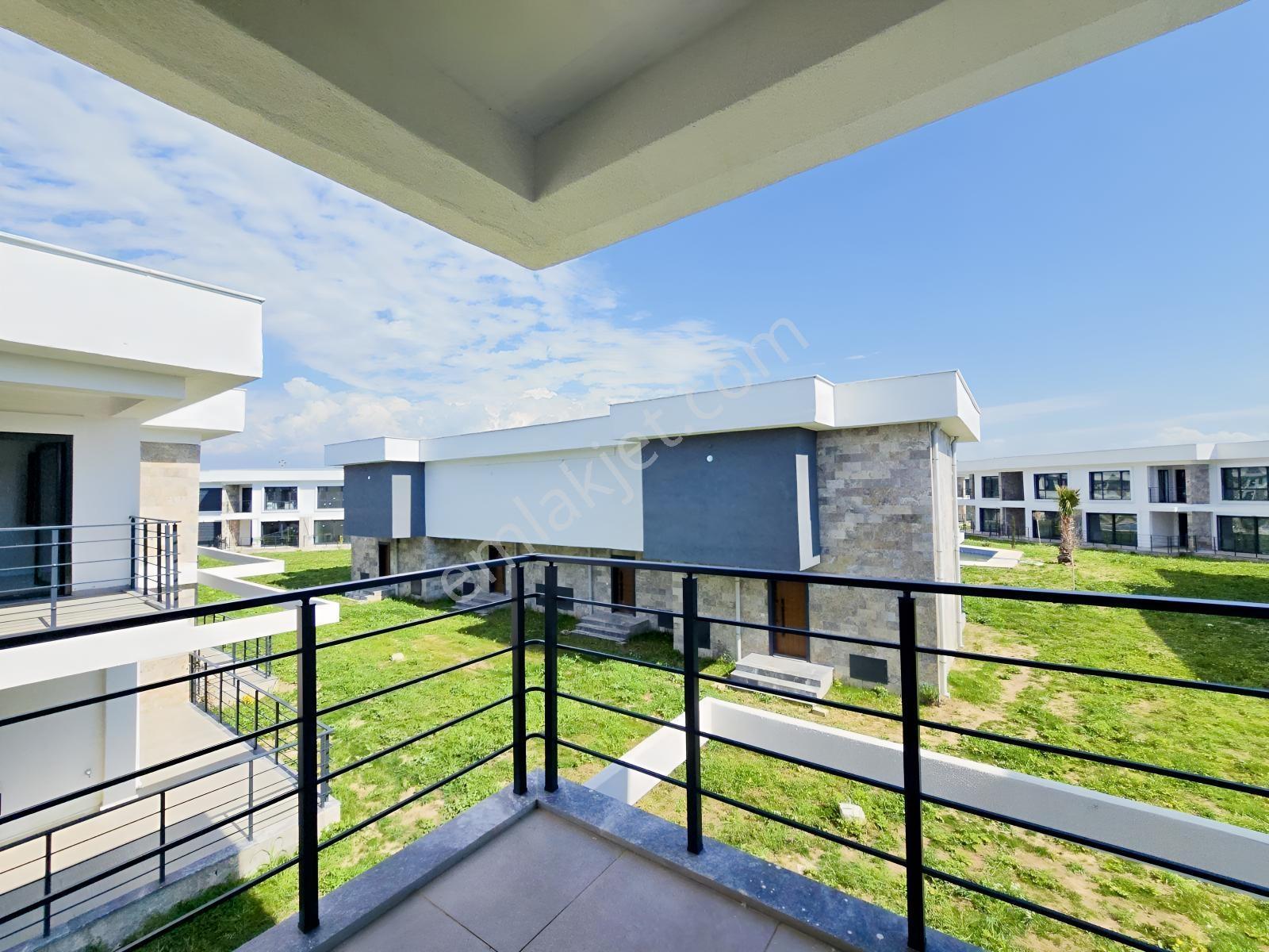 Ayvalık Altınova'da Havuzlu Sitede Satılık 2+1 Villa - Görsel 3
