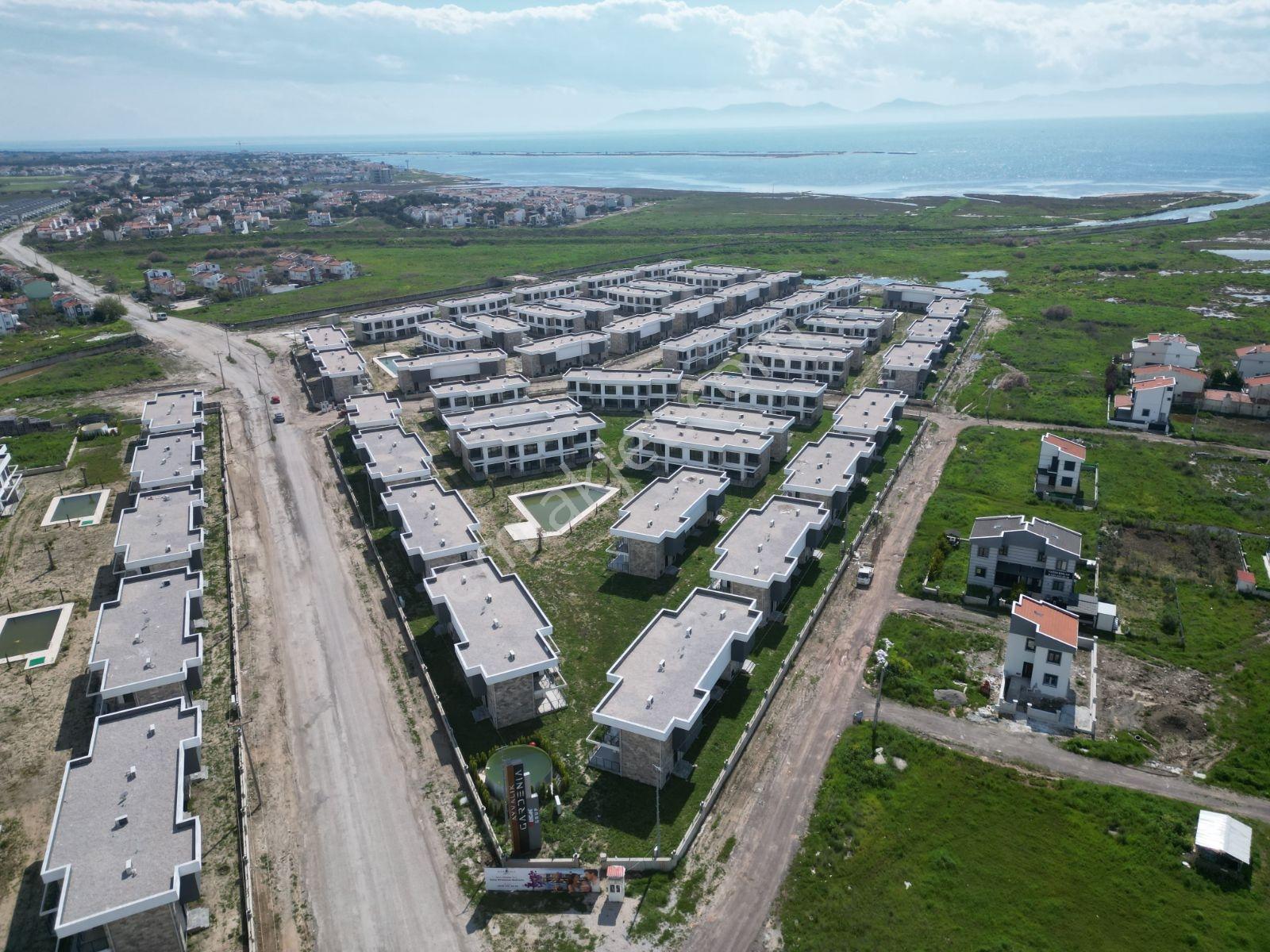 Ayvalık Altınova'da Havuzlu Sitede Satılık 2+1 Villa - Görsel 24