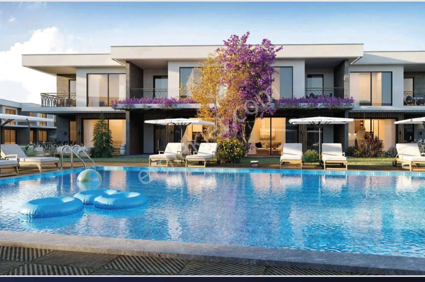 Ayvalık Altınova'da Havuzlu Sitede Satılık 2+1 Villa