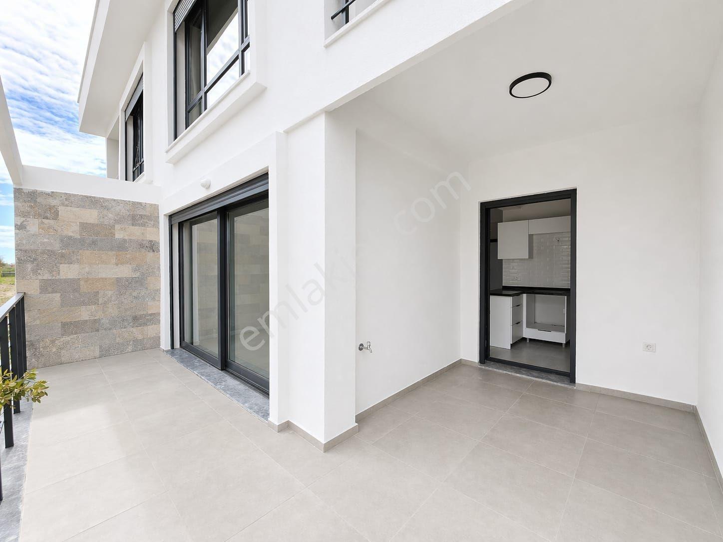 Ayvalık Altınova'da Havuzlu Sitede Satılık 2+1 Villa - Görsel 7