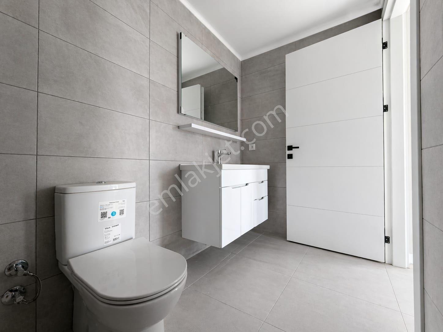 Ayvalık Altınova'da Havuzlu Sitede Satılık 2+1 Villa - Görsel 23