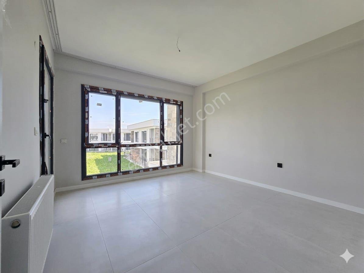 Ayvalık Altınova'da Havuzlu Sitede Satılık 2+1 Villa - Görsel 14